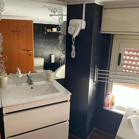 Locami Holiday&rooms Jolanda Bed & Breakfast 2*